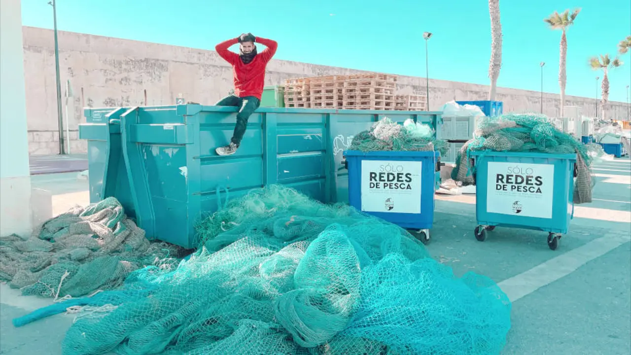 Unos de los contenedores utilizados por Gravity Wave para la recogida de redes. CEDIDA