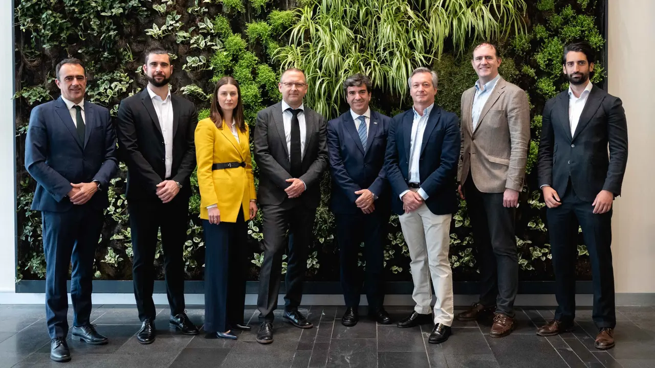 Representantes de Repsol, Ørsted y de la Autoridad Portuaria de A Coruña. EP