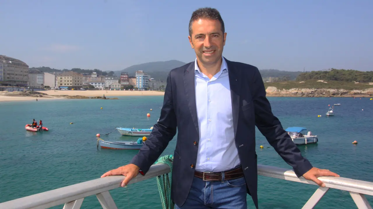 Alfonso Villares Bermúdez, no peirao de San Cibrao.