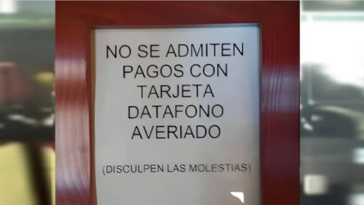 Facua denuncia que incluso hay carteles enmarcados. FACUA