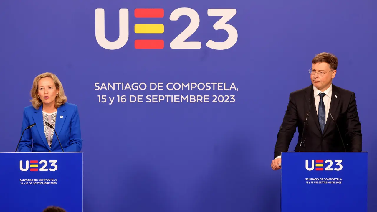 Nadia Calviño y Valdis Dombrovskis, en O Gaiás. PEPE FERRÍN (AGN)