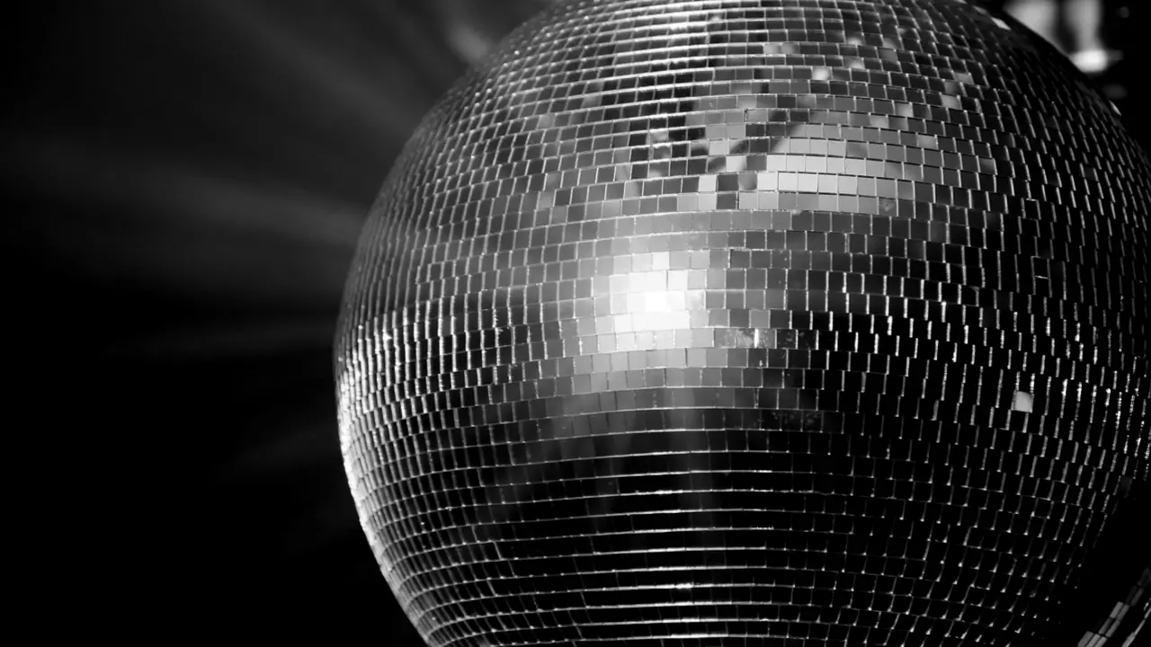 Bola de discoteca. PIXABAY