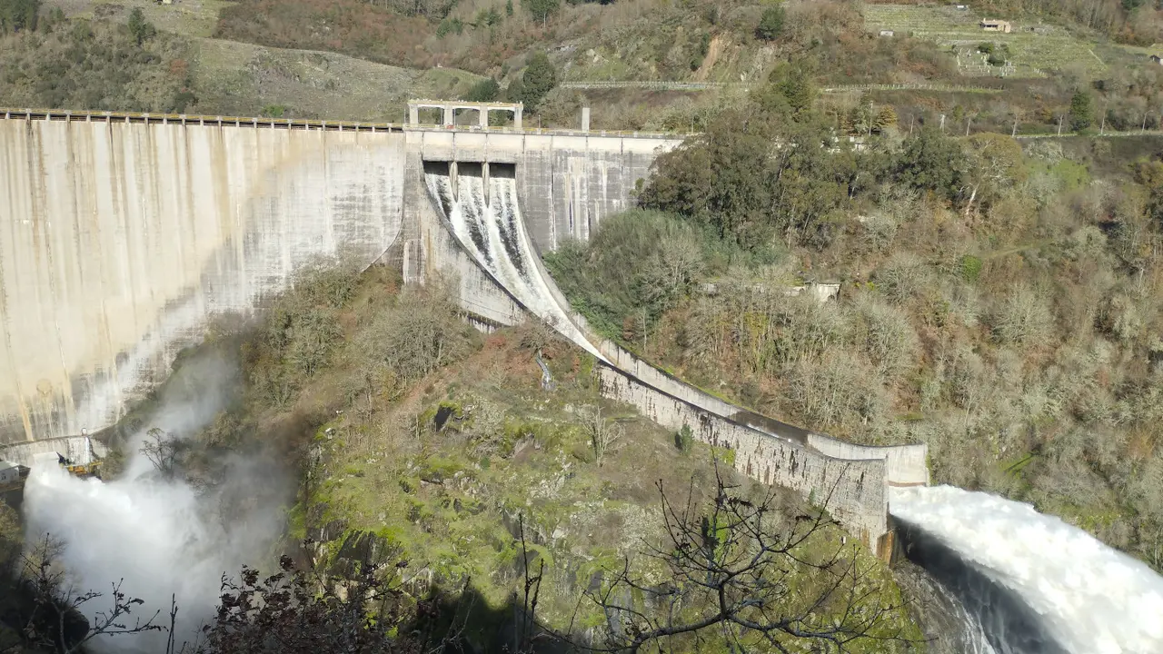 Generated by  IJG JPEG Library
Generated by  IJG JPEG Library