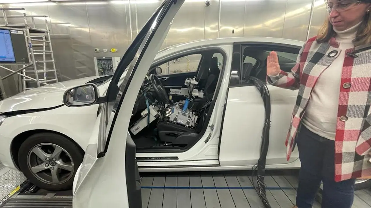 Plataforma de prueba con vehículos en Repsol Tech Lab.EP