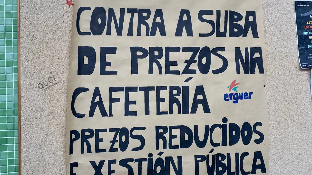 Cartel de la organización estudiantil Erguer en la facultad de Filología.EP
