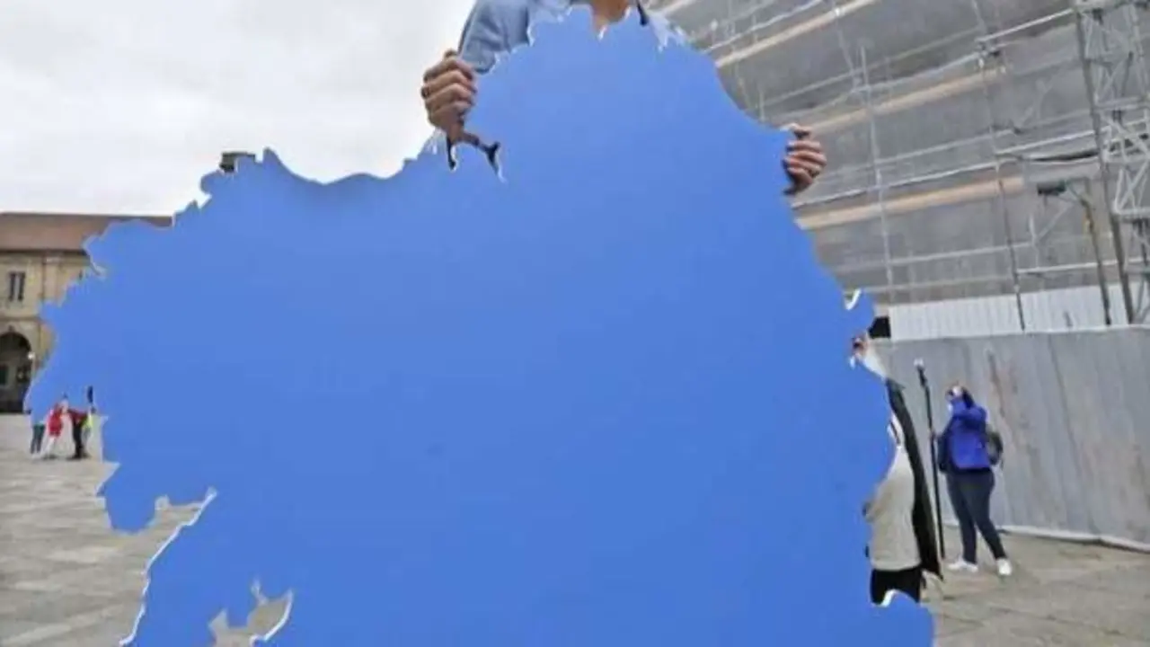 Mapa de Galicia usado por el BNG en una campaña electoral y exhibido en la Praza do Obradoiro. AEP