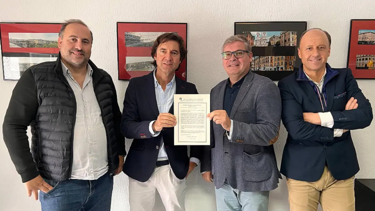 López Docampo, con Fernando Berdugo, director general de Externa, y los cofundadores de Winworking. EP