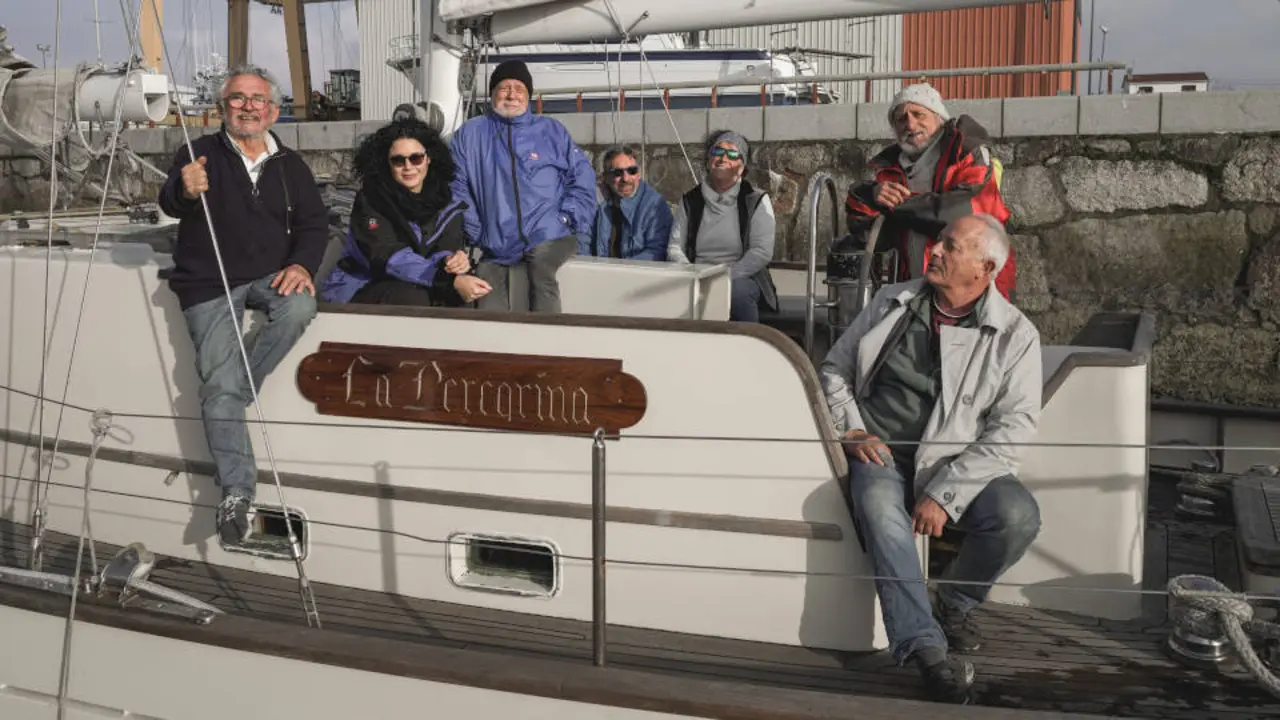 Parte de la tripulación del Reto Astrolabio, a bordo del velero La Peregrina. EP