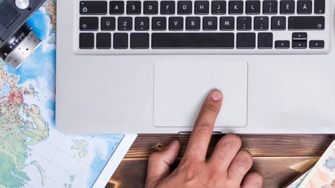 ordenador mapamundi viajes