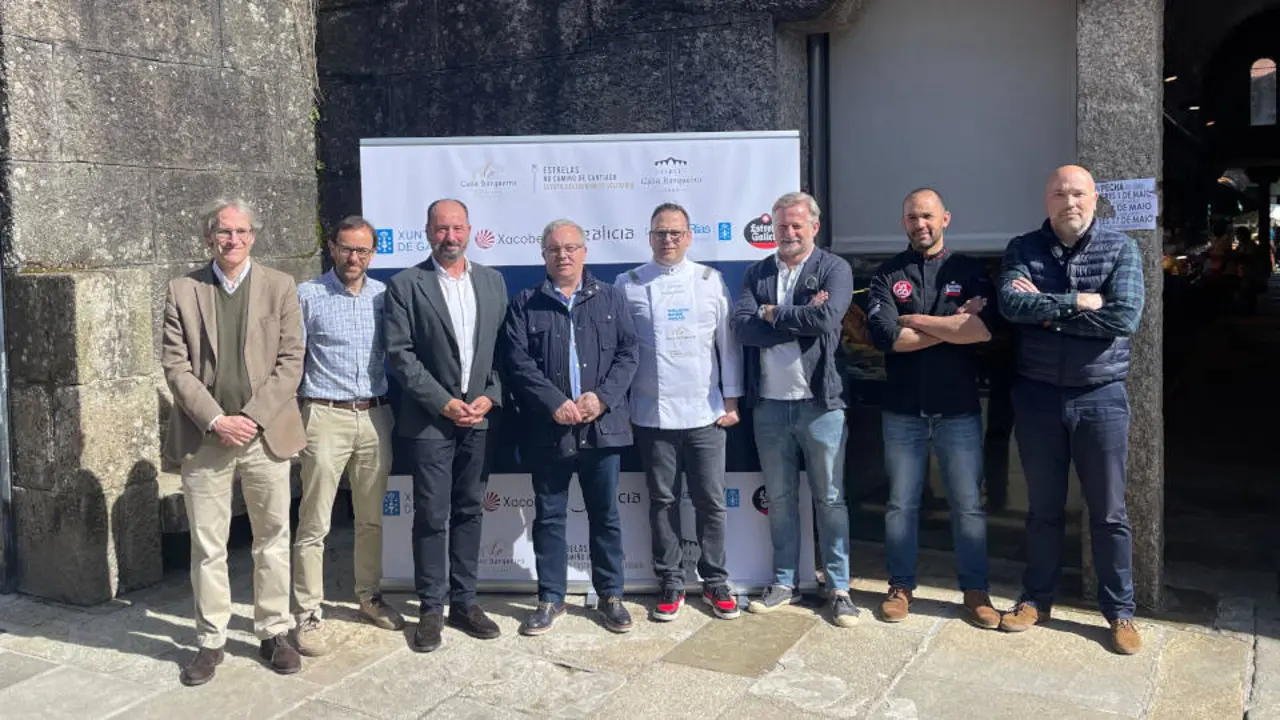 Xosé Meirelles presentó el evento junto a miembros de la Asociación Síndrome X Fráxil y Alberto García, de Hijos de Rivera. EP