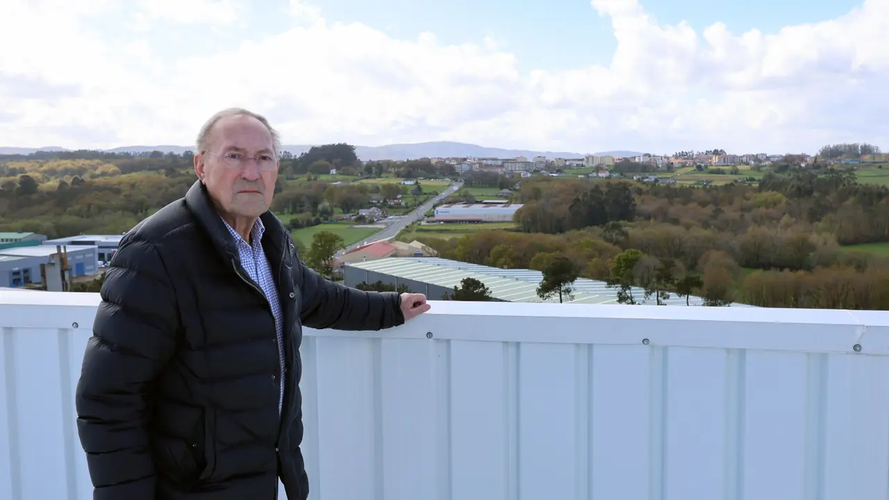 Carlos Fondevila, en los tejados de Nudesa.EP