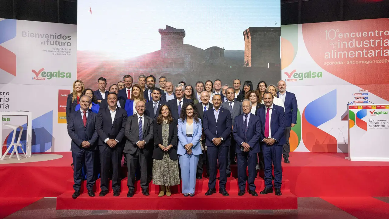 Foto del encuentro con la industria alimentaria impulsado por Vegalsa en A Coruña. EP