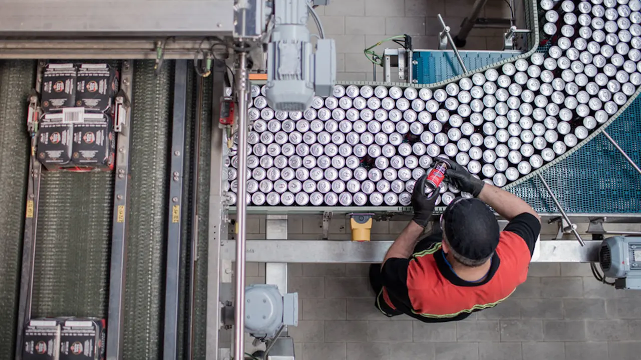 Interior de la fábrica de Hijos de Rivera en A Grela.EP