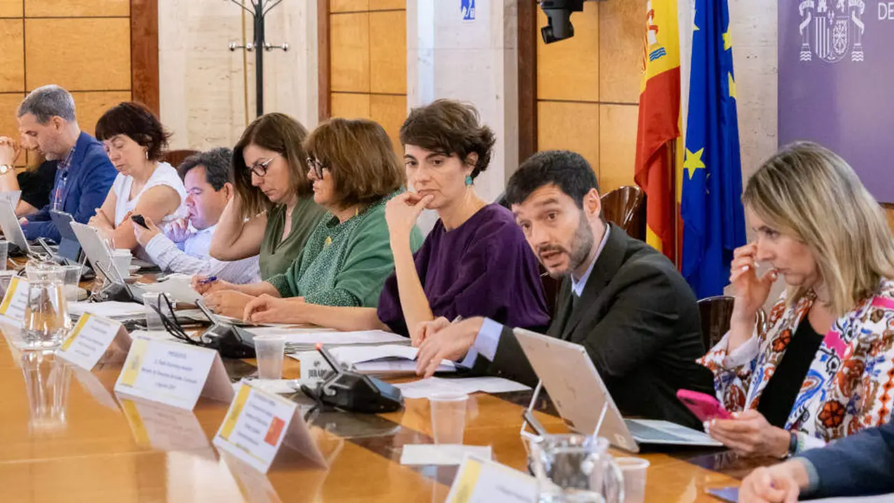 El consejo territorial de servicios sociales en el que se aprobó el cambio de gestión de las tarjetas monedero. EP