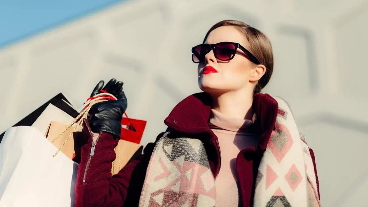 Una mujer de compras. PIXABAY