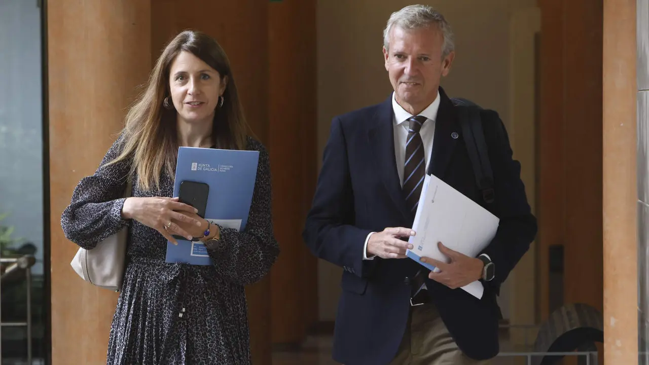 La conselleira de Medio Rural y el presidente de la Xunta. Xoán Rey (Efe)