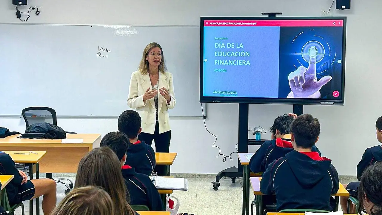 Carmen Fernandez, directiva de Abanca, en el Elcano de Pontevedra