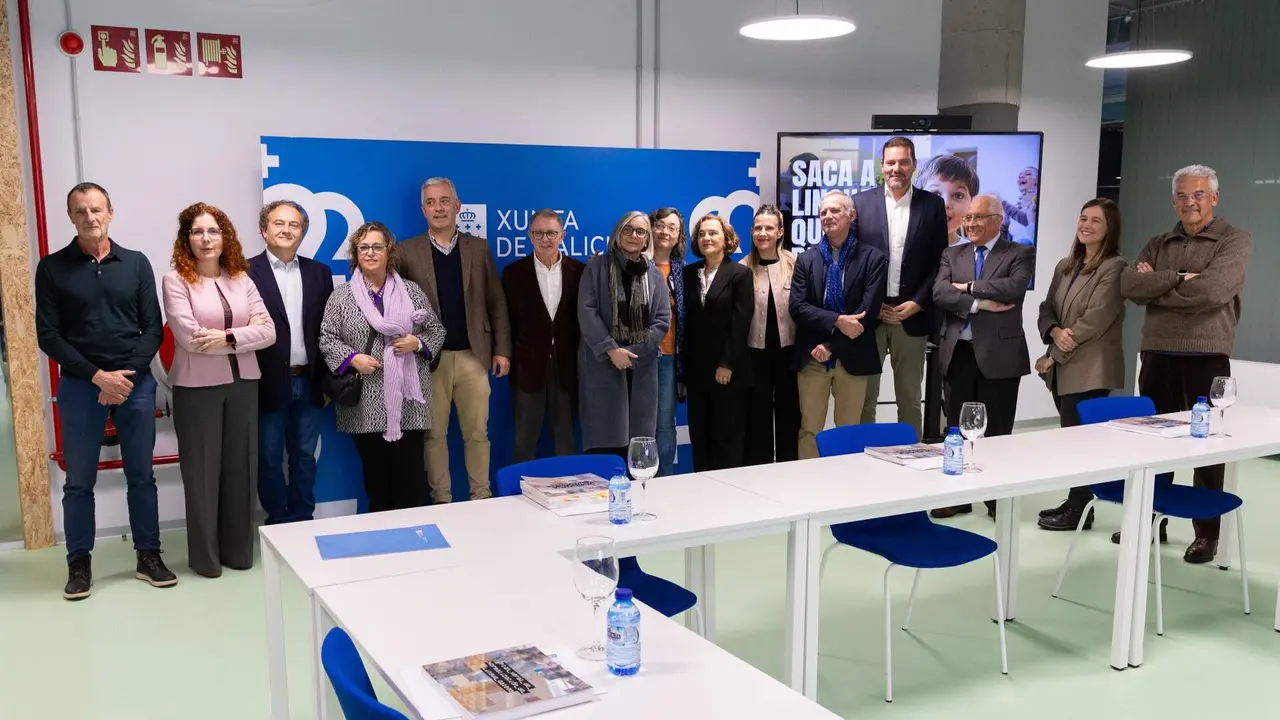 Un momento durante la primera reunión de trabajo con los responsables de las comisiones encargadas de renovar el documento. EP