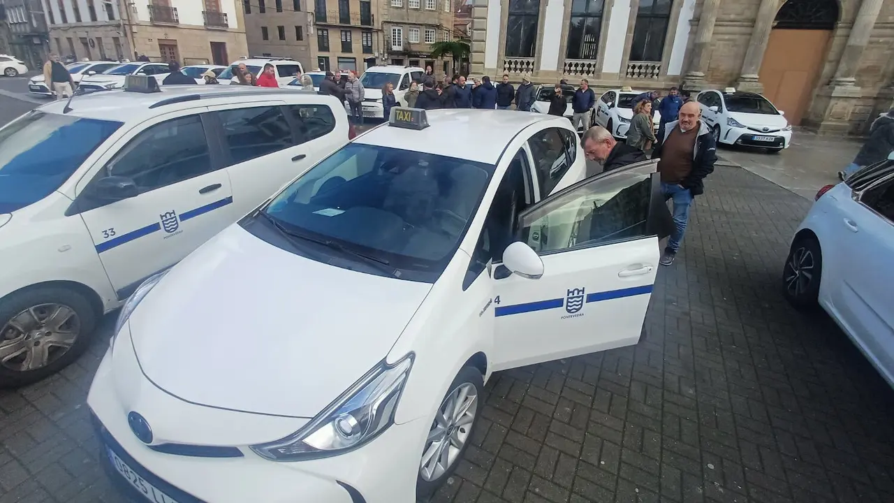 Concentración taxistas en Pontevedra. JAVIER CERVERA-MERCADILLO