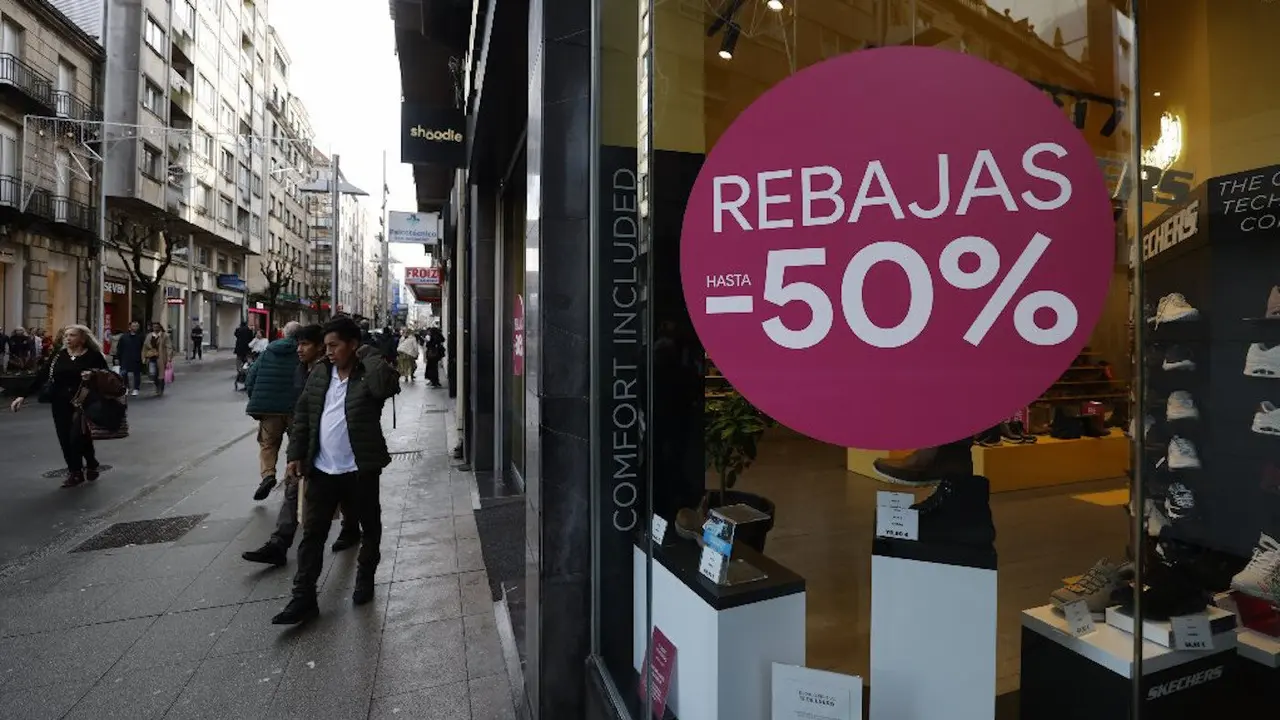 Un comercio en rebajas en Pontevedra. GONZALO GARCÍA
