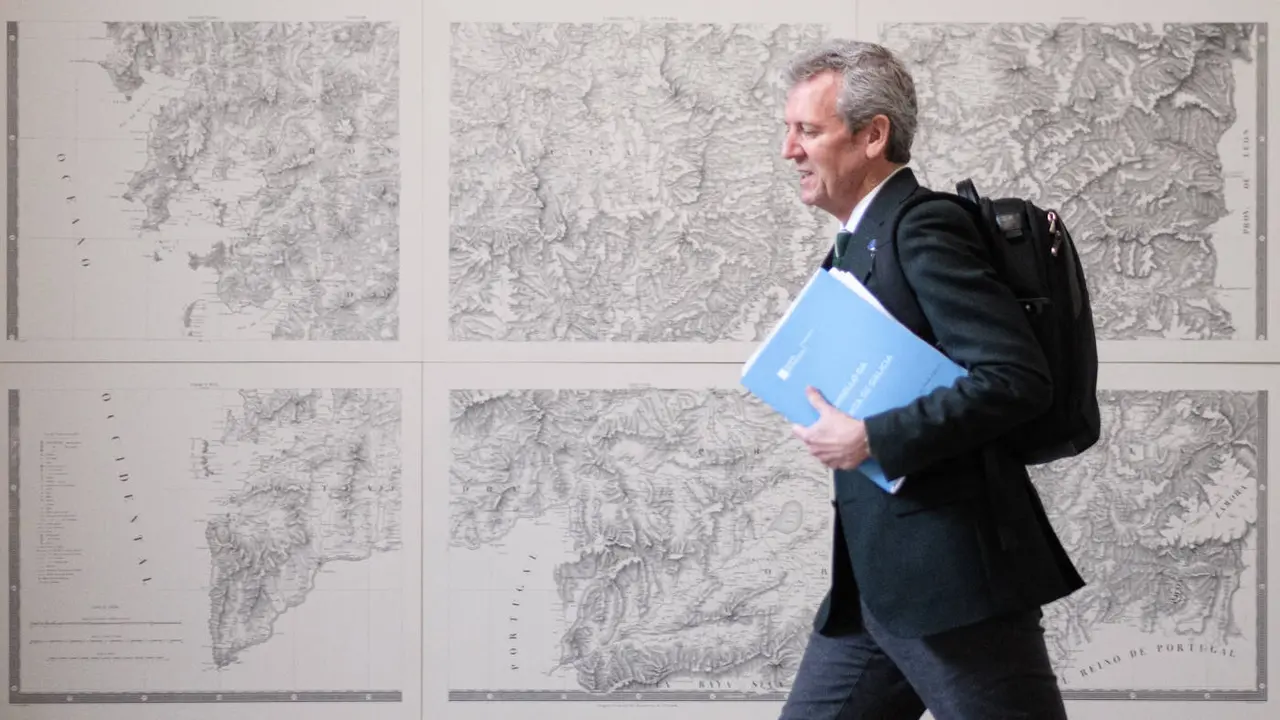 El presidente gallego, Alfonso Rueda, de camino a la reunión del Consello da Xunta de este lunes. EP