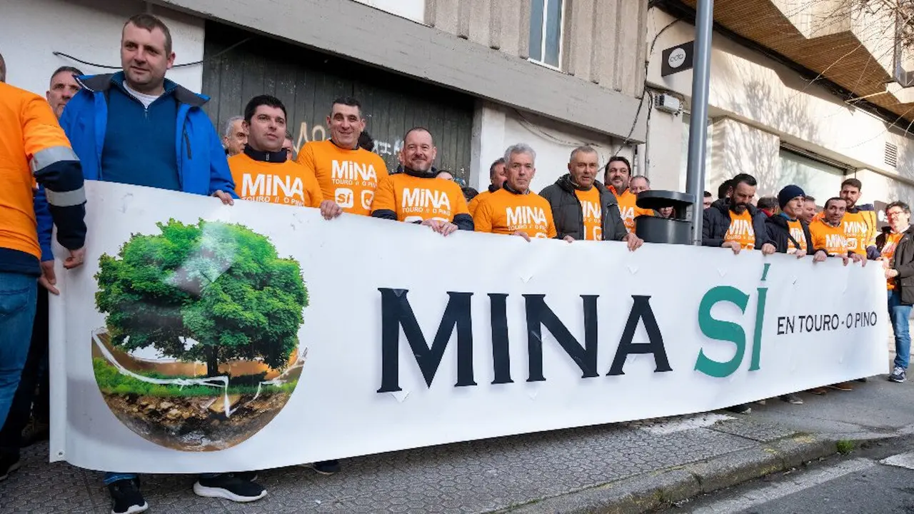 Movilización en favor de la mina de O Pino Touro.EP