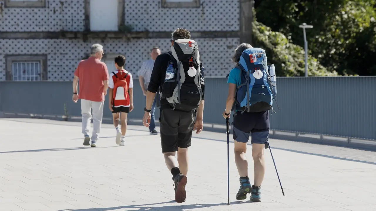 Unos peregrinos en el Camino Portugués. AEP