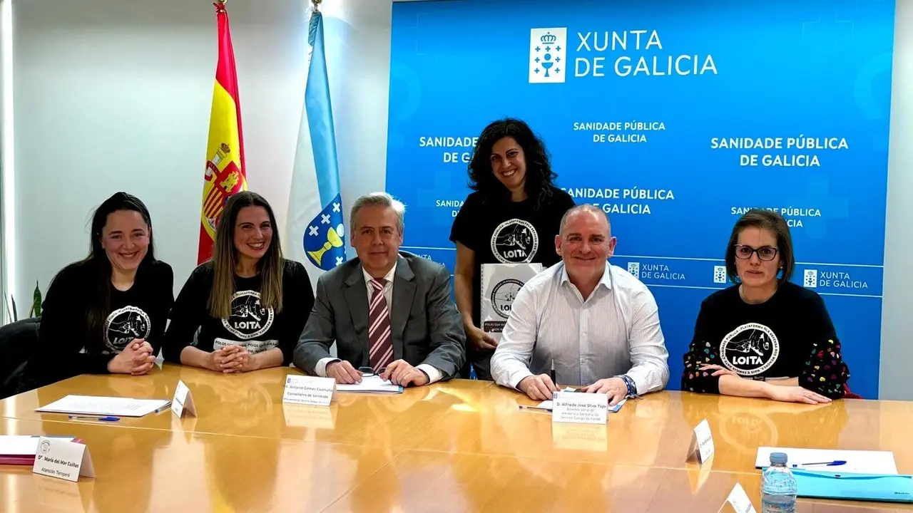 Reunión entre el conselleiro de Sanidade y representantes de la Plataforma Loita.EP