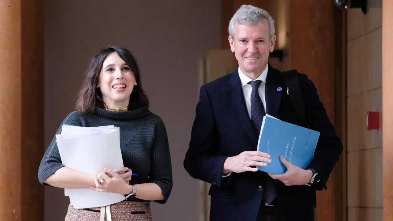 La conselleira de Industria y el presidente de la Xunta. DAVID CABEZÓN