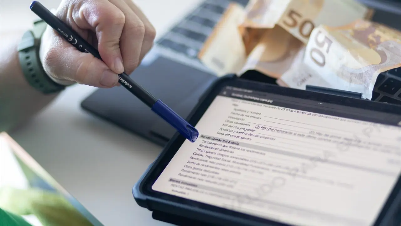 Vista de la declaración de la renta en una tablet. EDUARDO PARRA (EUROPA PRESS)
