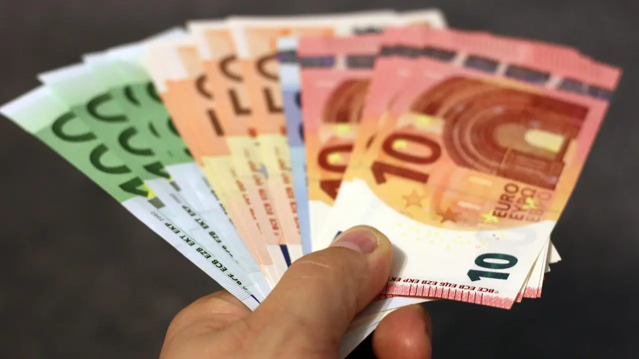 El uso de dinero en efectivo sigue muy extendido por España. PIXABAY