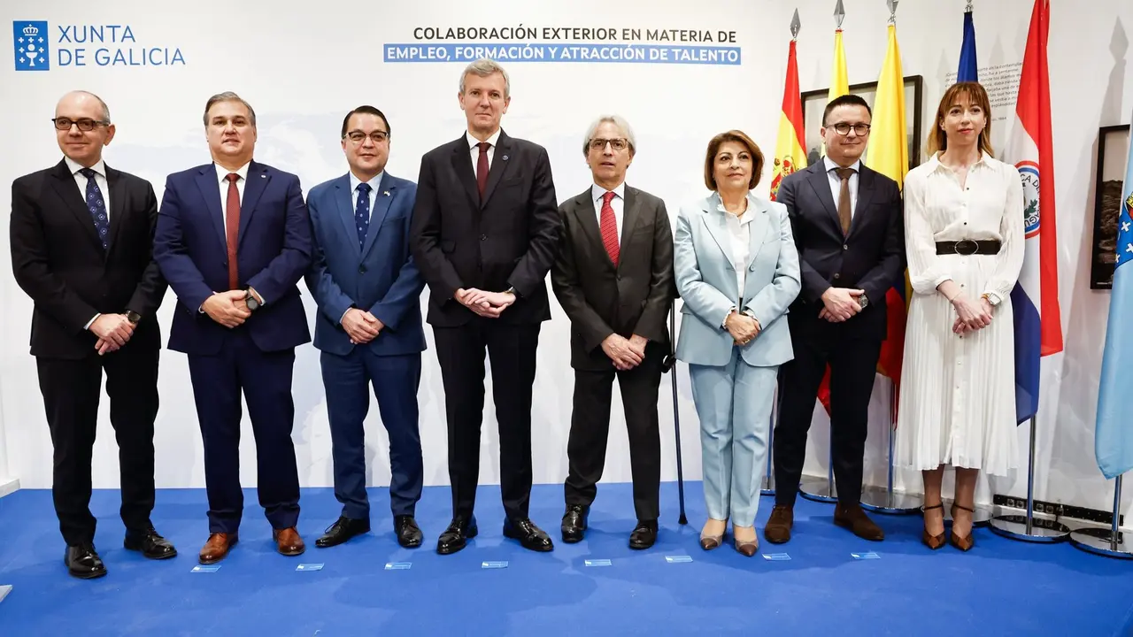 fonso Rueda, en Madrid con los embajadores, el conselleiro de Emprego y la directora xeral de Cualificación para o Emprego, Zeltia Lago. EP