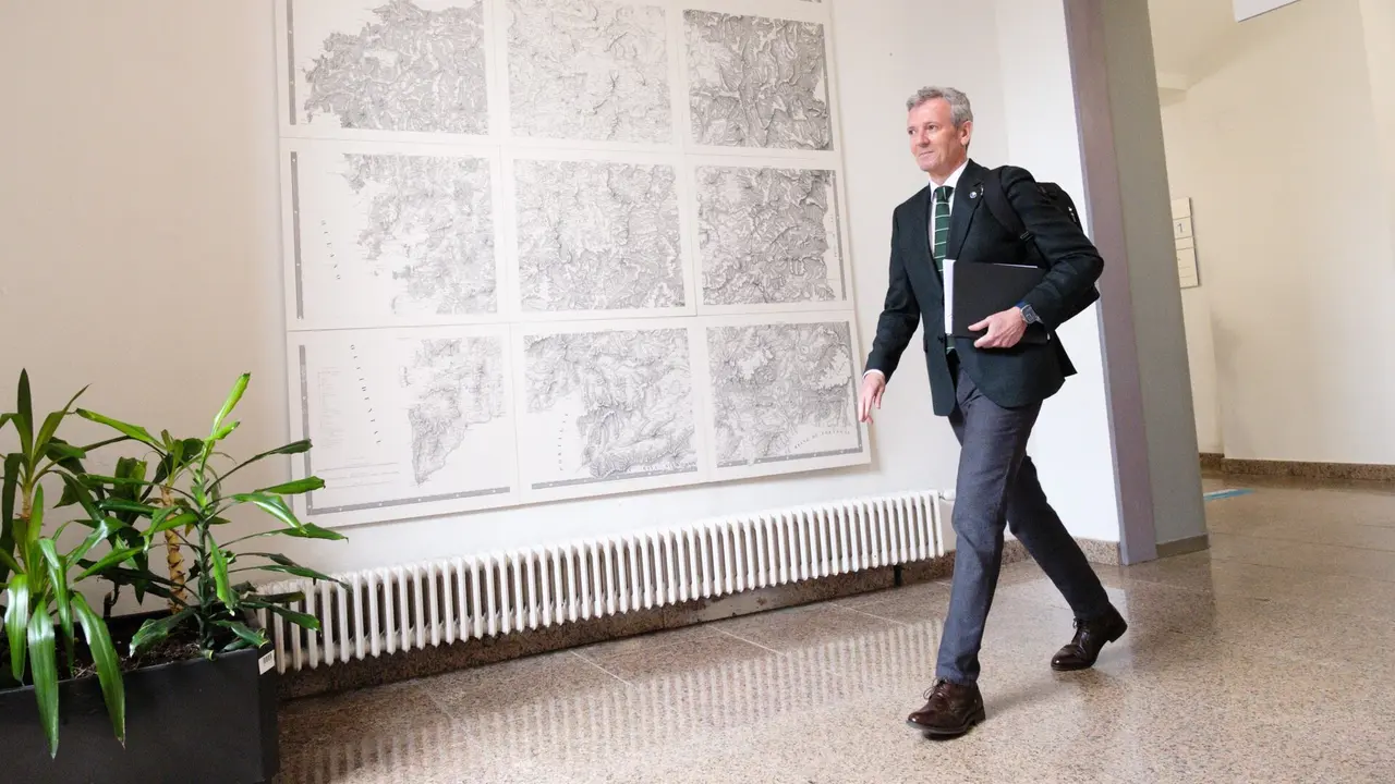 O titular do Executivo galego, Alfonso Rueda, preside a reunión do Consello da Xunta. Sala do Consello, 21/04/25.