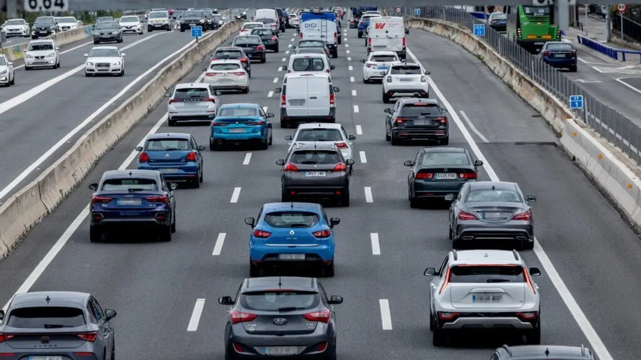 Atasco de coches. AEP