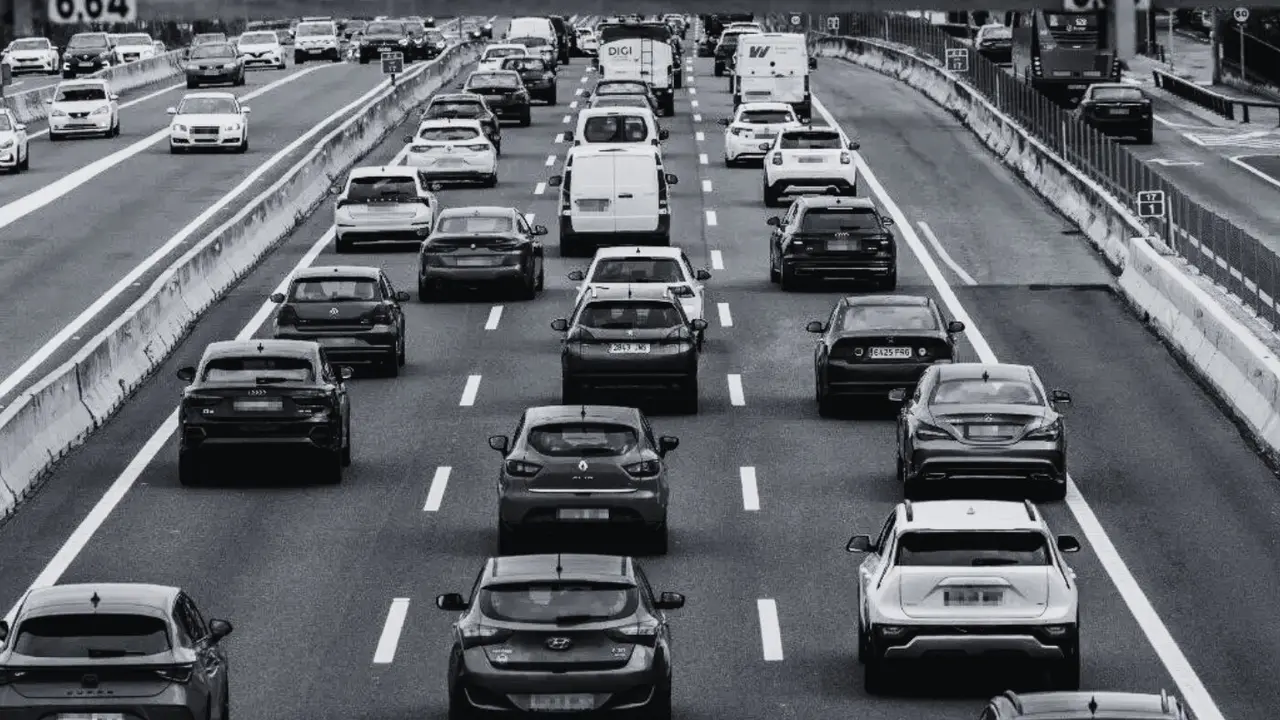 Atasco de coches. AEP