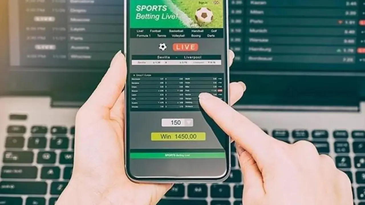 Una usuaria de una plataforma de apuestas deportivas. Facua