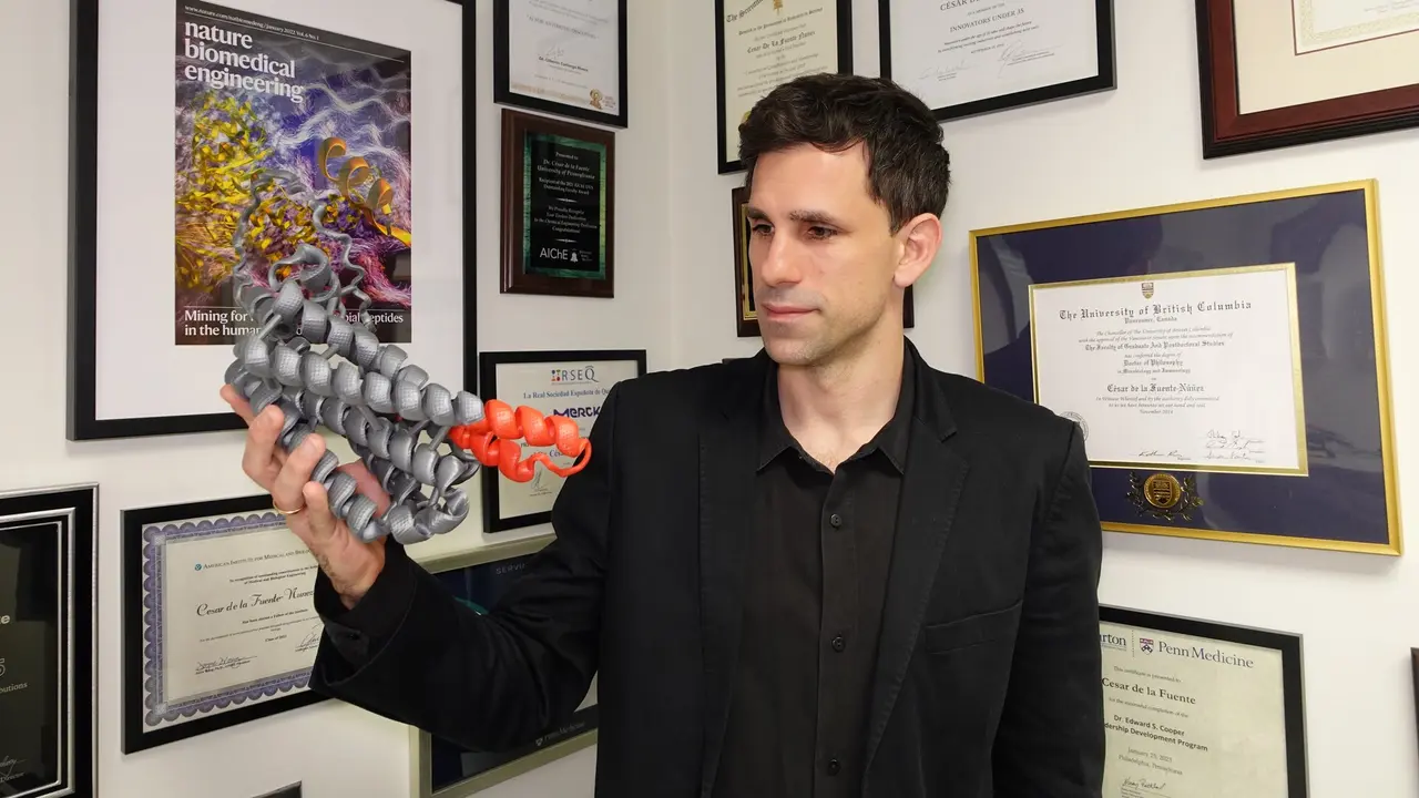 César de la Fuente. JIANING BAI