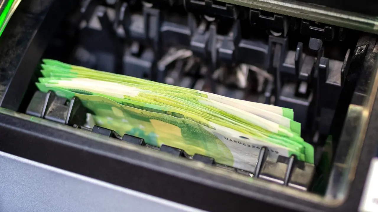 Billetes en un cajero automático. PIXABAY