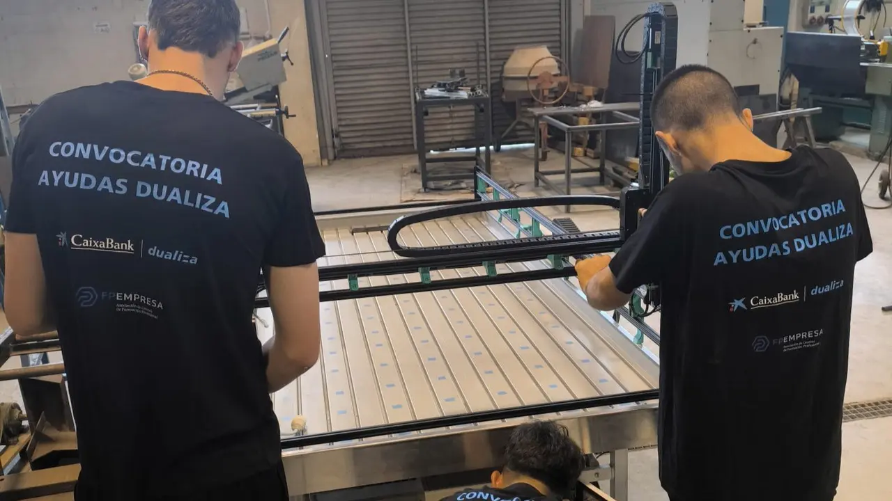 Estudiantes trabajando en el proyecto. EP