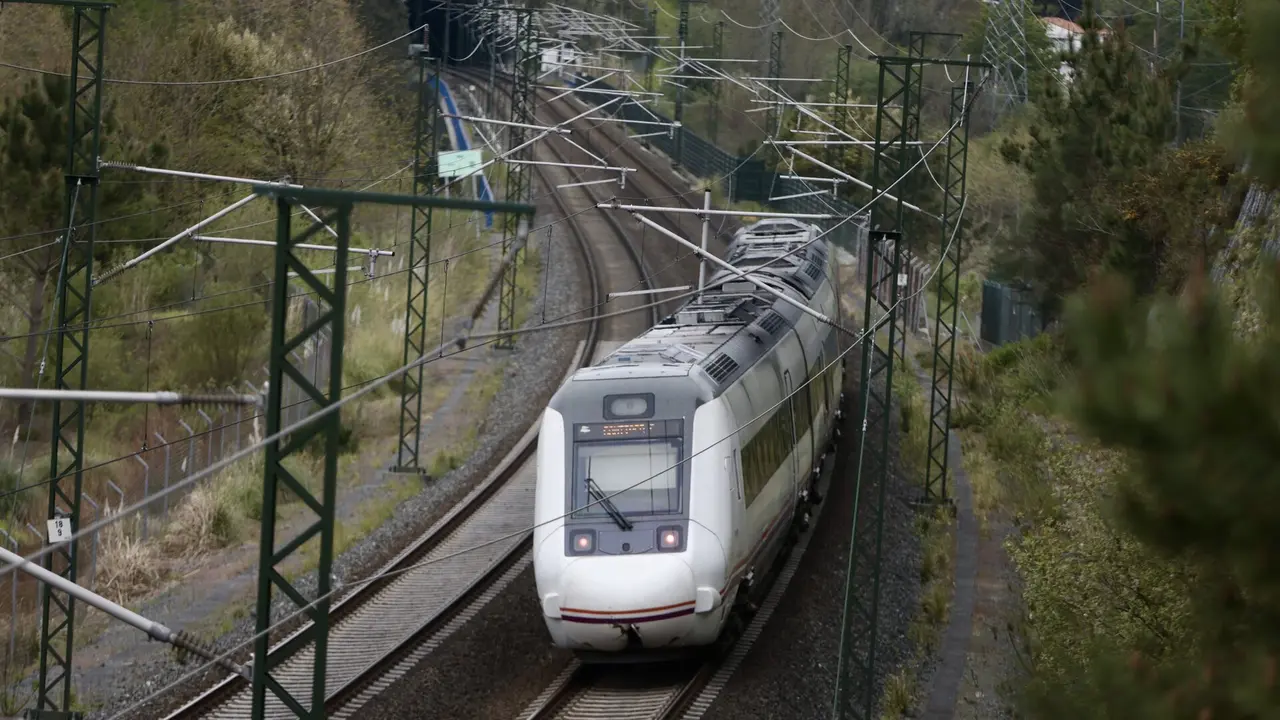 Un tren de Renfe. RAFA FARIÑA