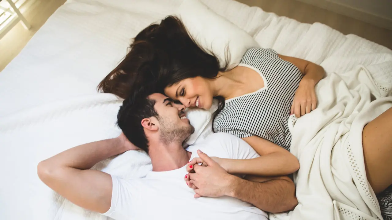 Pareja en la cama. DP