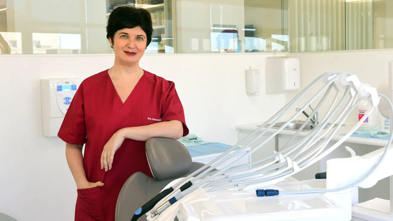 la catedrática de Estomatoloxía y responsable del Oral Sciences Research Group de la USC, Inmaculada Tomás Carmona. USC