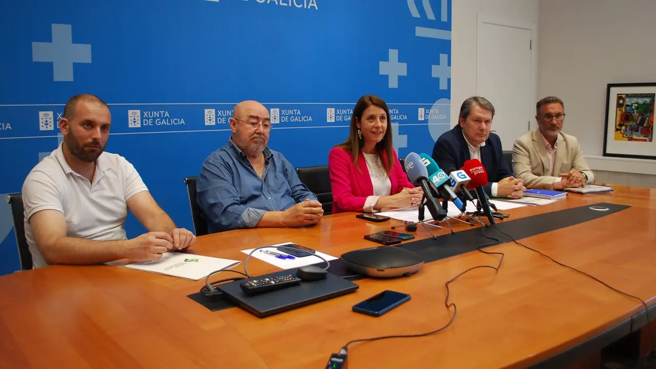 La conselleira se reunió este martes con representantes de organizaciones agroganaderas gallegas. XUNTA