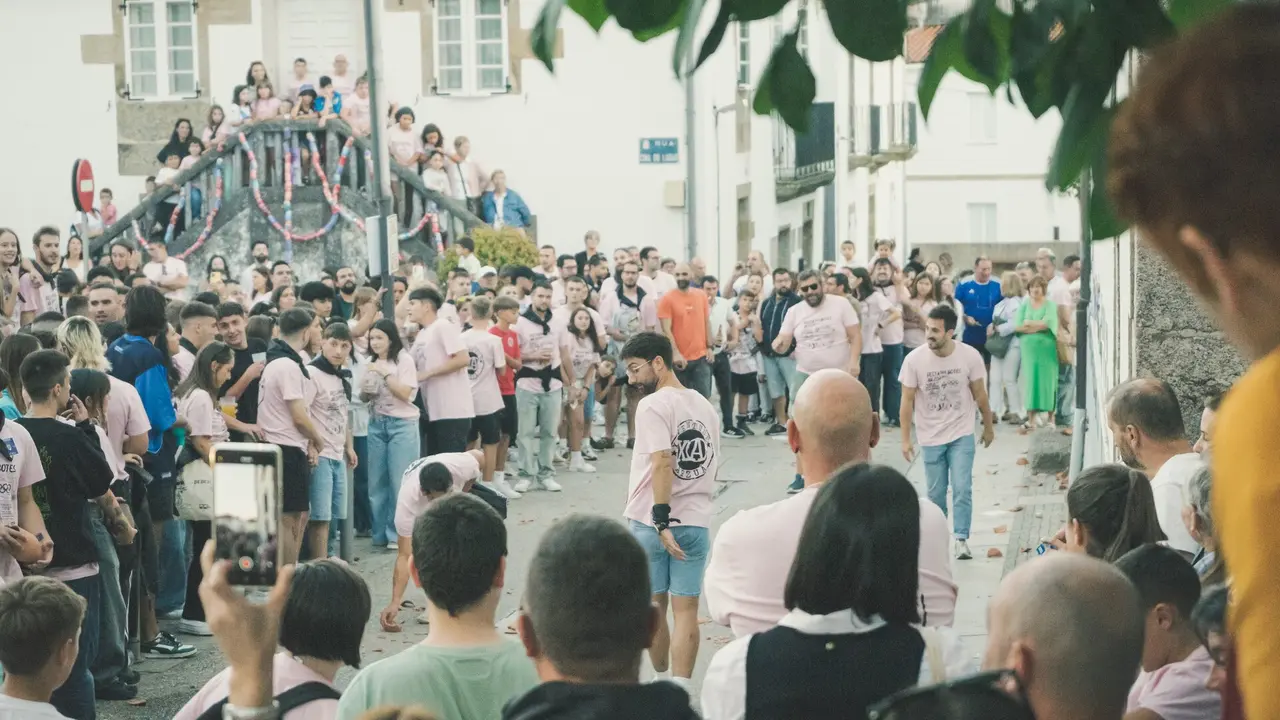 'Lanzamento de pucheiros' de la 41ª edición de la Festa dos Botes. (Denís Bermúdez).