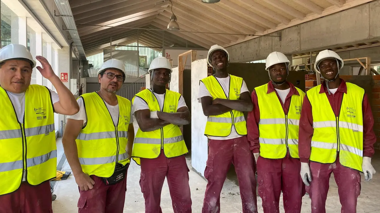 Alumnos en una clase en la Fundación Laboral de la Construcción de Galicia. (EP)