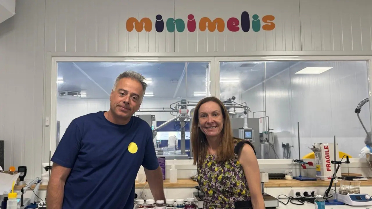 Mercedes Toscano y Jorge Nuñez, en su fábrica Minimelis. CEDIDA