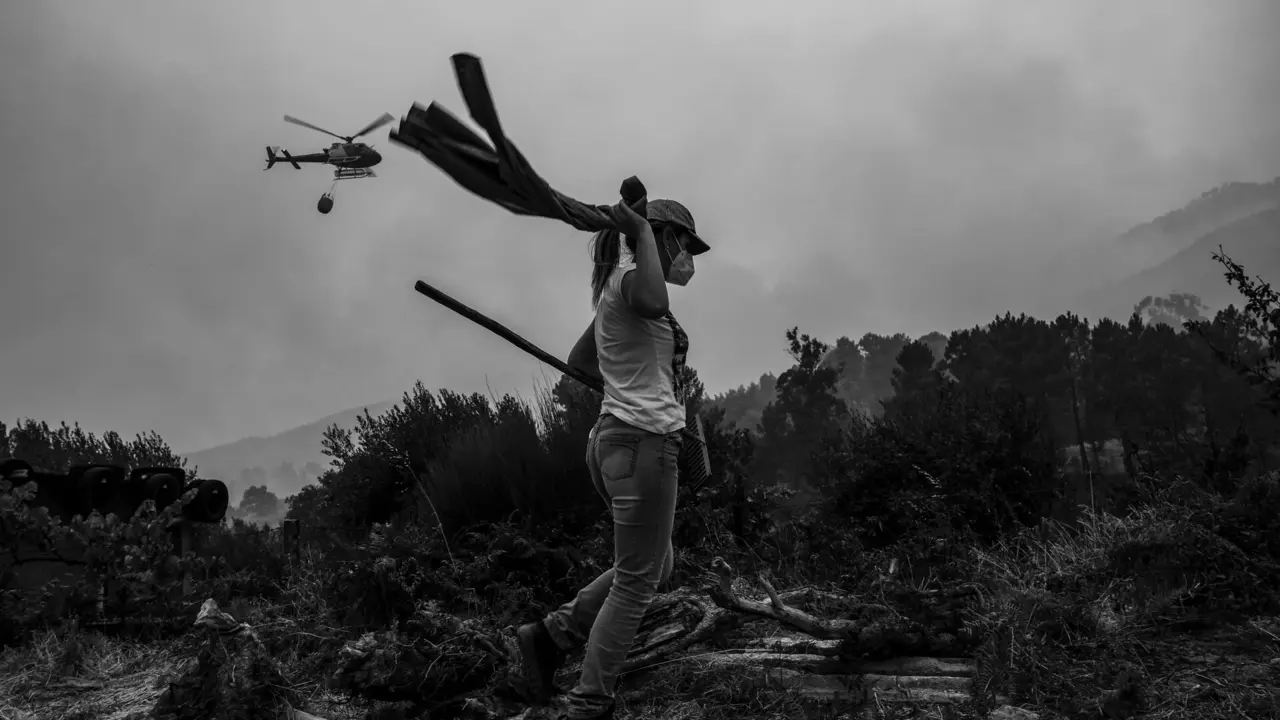 Efectivos na loita contra os incendio en Lourical do Campo, Castelo Branco, Portugal. PAULO NOVAIS (EFE)