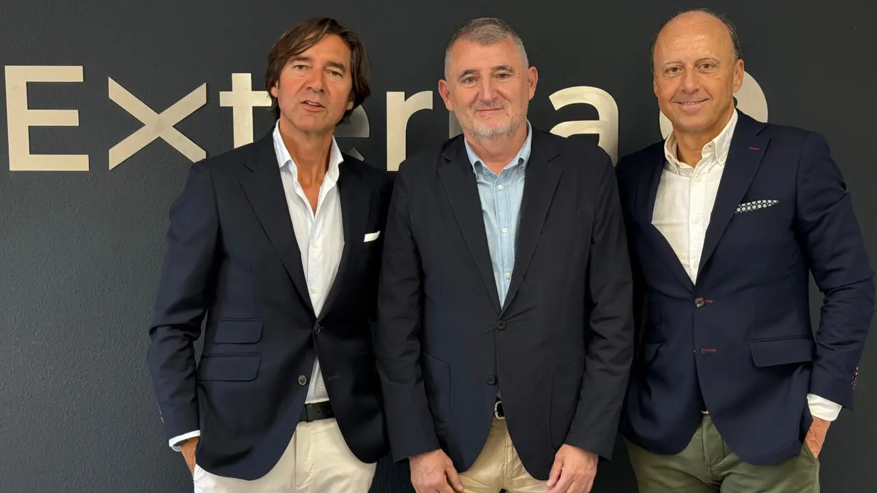 El Ceo de Externa, Pastor López Docampo, el director de Aragón Zaragoza, Fernando Duce, y el director general, Fernando Berdugo. EP