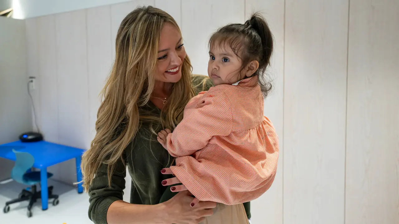 La conselleira de Política Social, Fabiola García, en una visita a la escuela infantil de la Cidade da Xustiza de Vigo. XUNTA