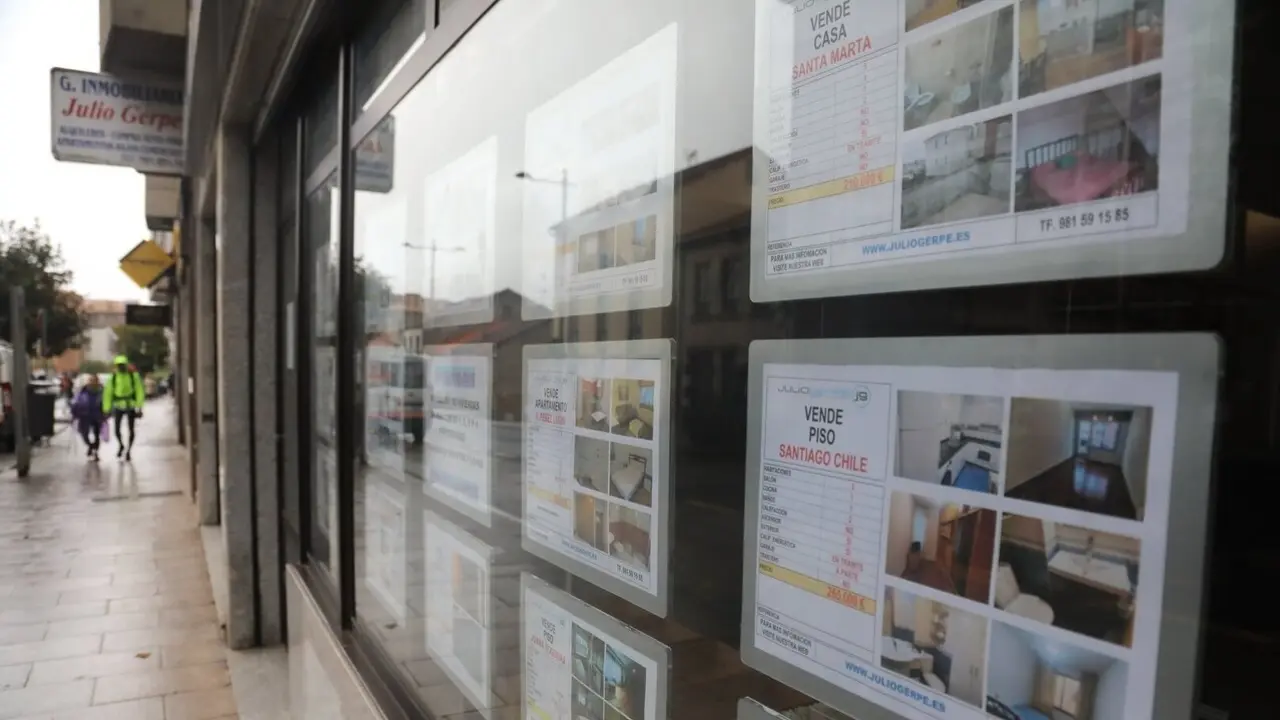 Escaparate de una inmobiliaria. AEP